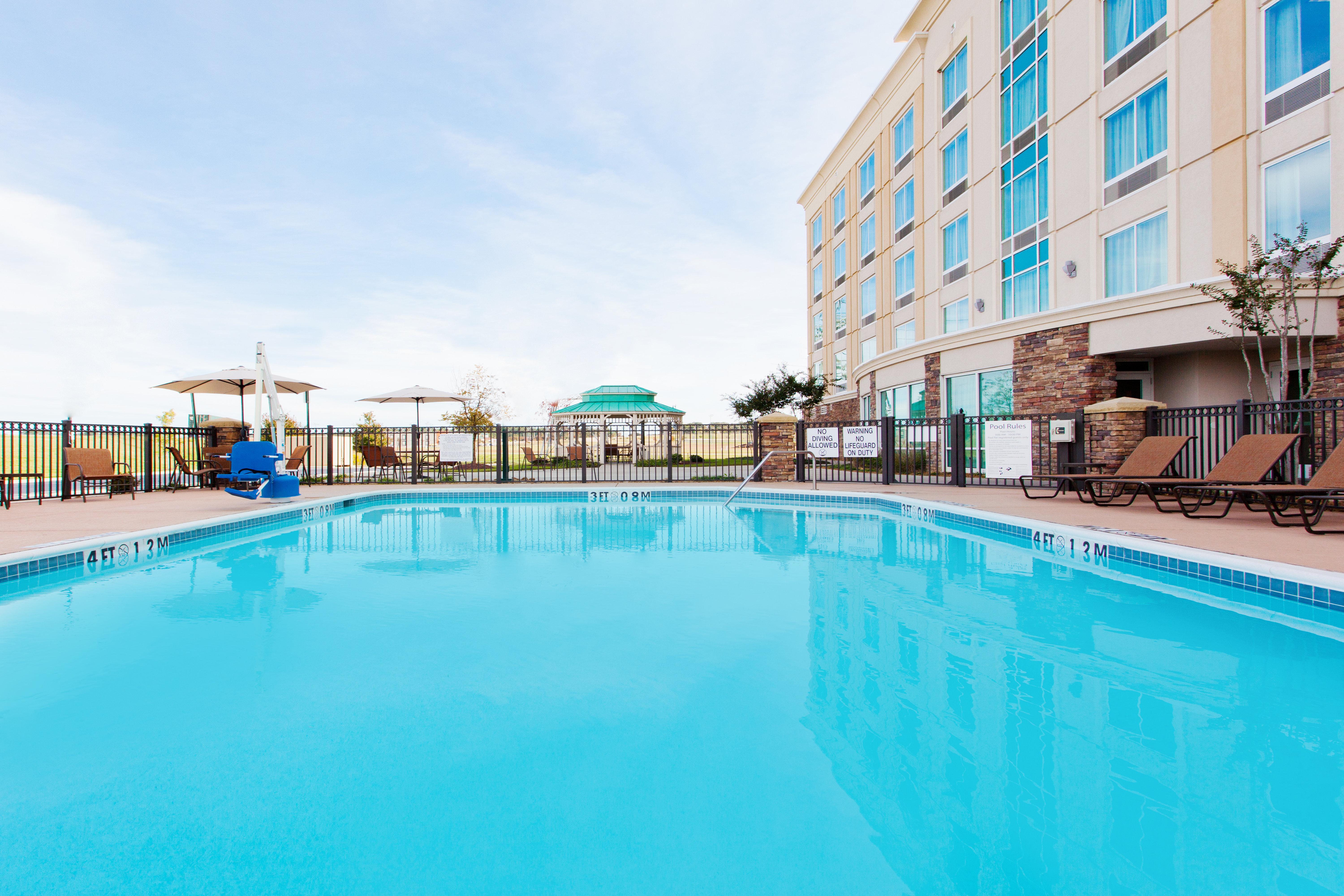 Holiday Inn Express Hotel & Suites Jackson Northeast By Ihg Exterior photo