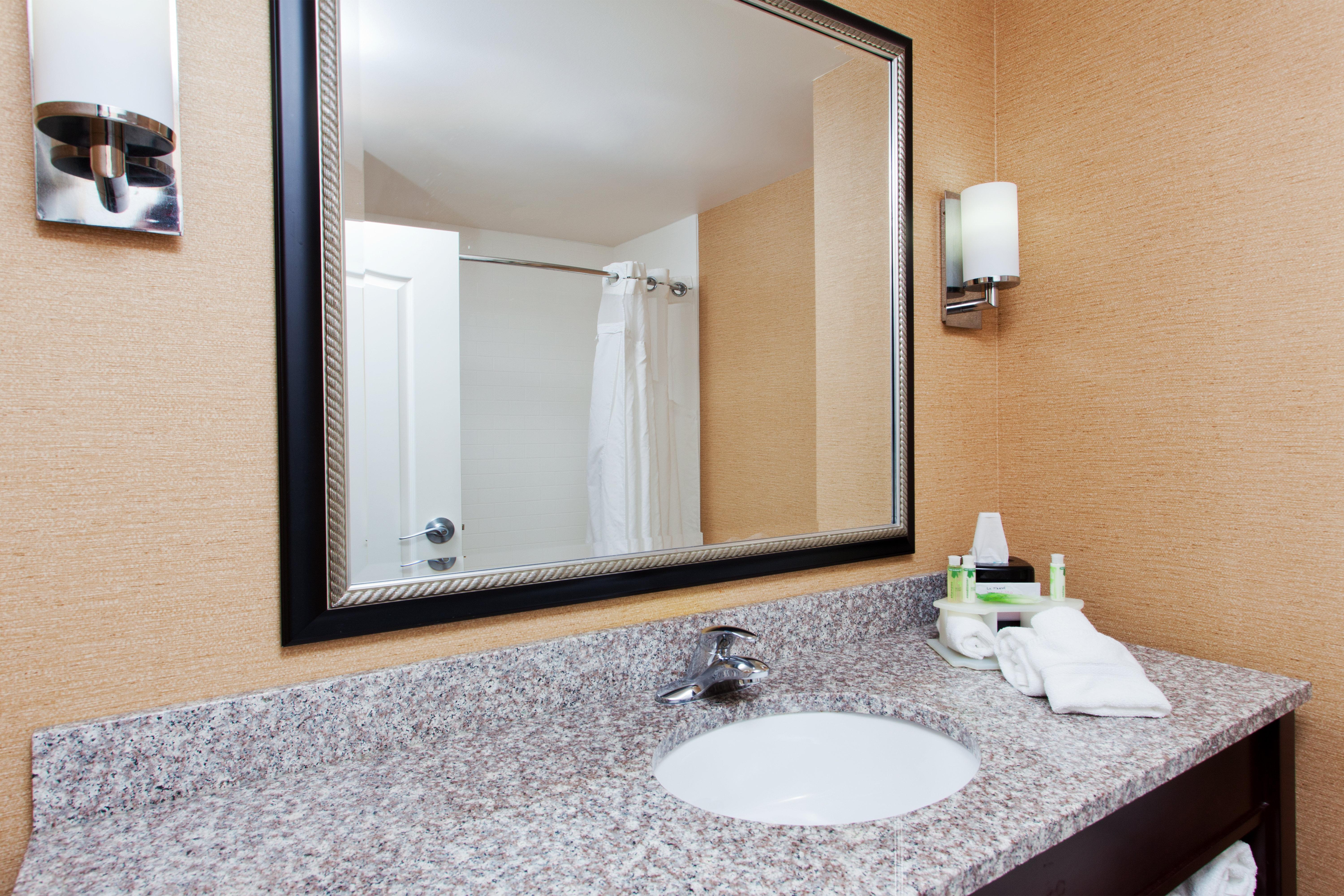 Holiday Inn Express Hotel & Suites Jackson Northeast By Ihg Exterior photo