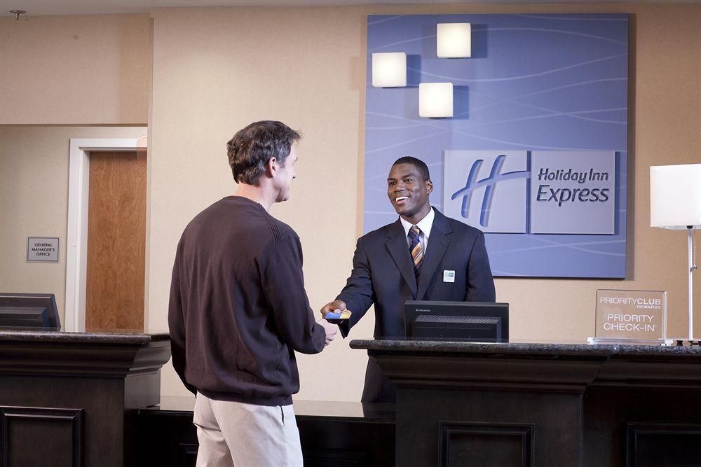 Holiday Inn Express Hotel & Suites Jackson Northeast By Ihg Exterior photo
