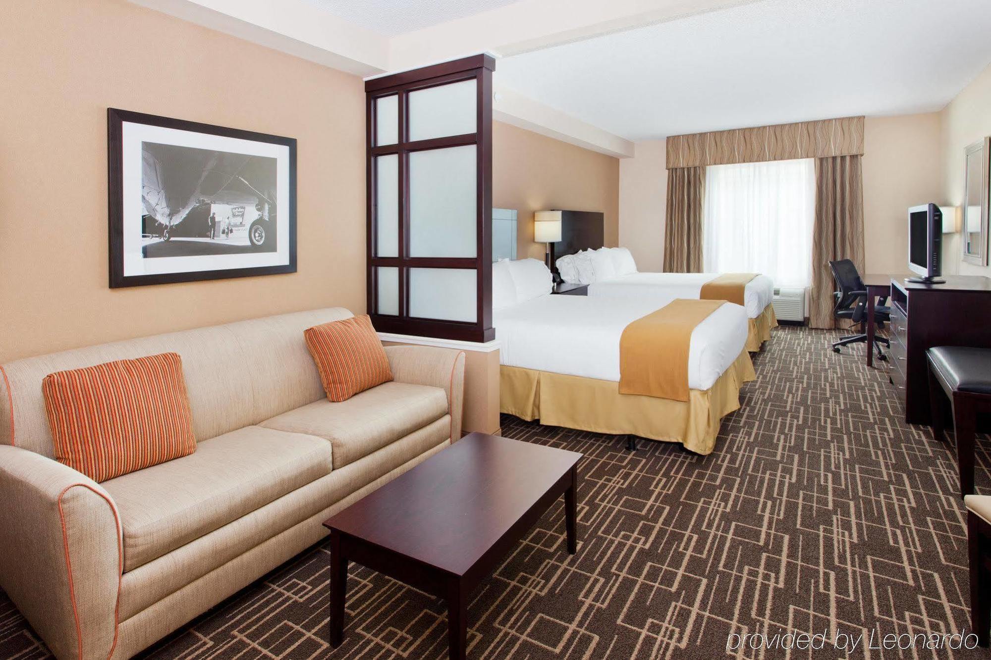 Holiday Inn Express Hotel & Suites Jackson Northeast By Ihg Exterior photo