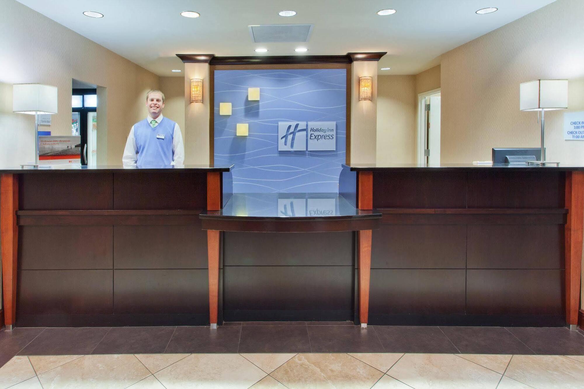 Holiday Inn Express Hotel & Suites Jackson Northeast By Ihg Exterior photo