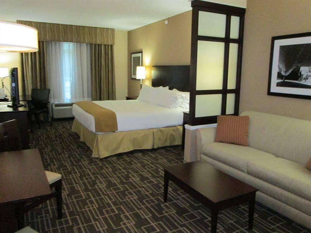 Holiday Inn Express Hotel & Suites Jackson Northeast By Ihg Exterior photo